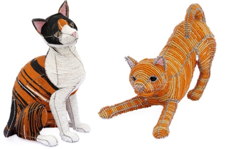Уникальные сувениры: кошки из бисера