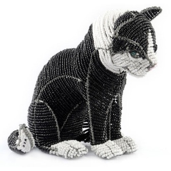 Уникальные сувениры: кошки из бисера
