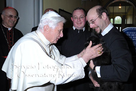 Бенедикт XVI познакомился с котом Пушкиным