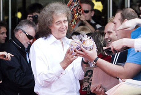 Гитарист Queen защитил британских ежей